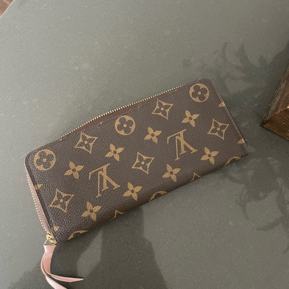Clémence Louis Vuitton Wallet - Picture 3 of 5